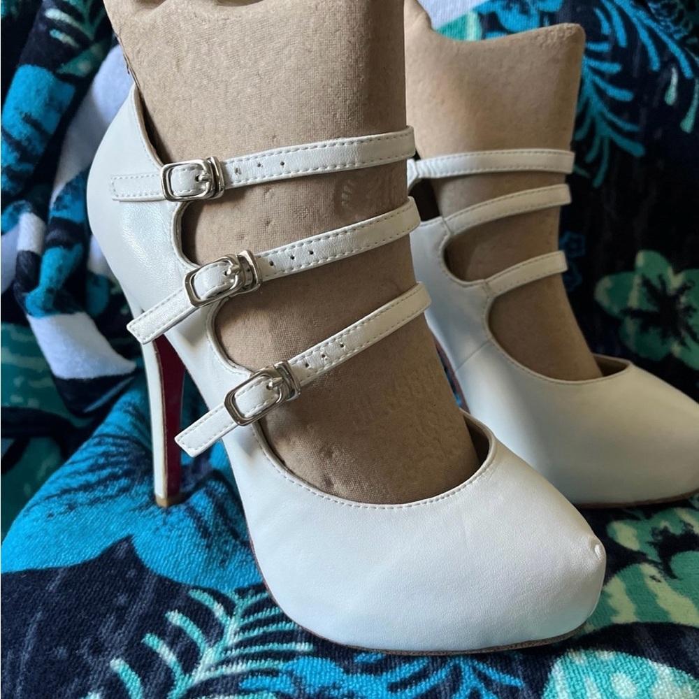 Heels Unbranded !!!!